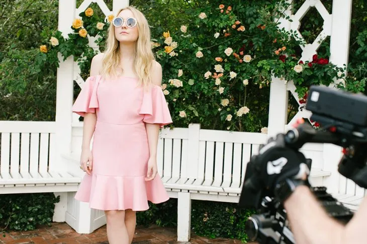 Những shoot hình hoàn hảo nhờ vào sự phối hợp ăn ý từ nhiếp ảnh gia và Dakota