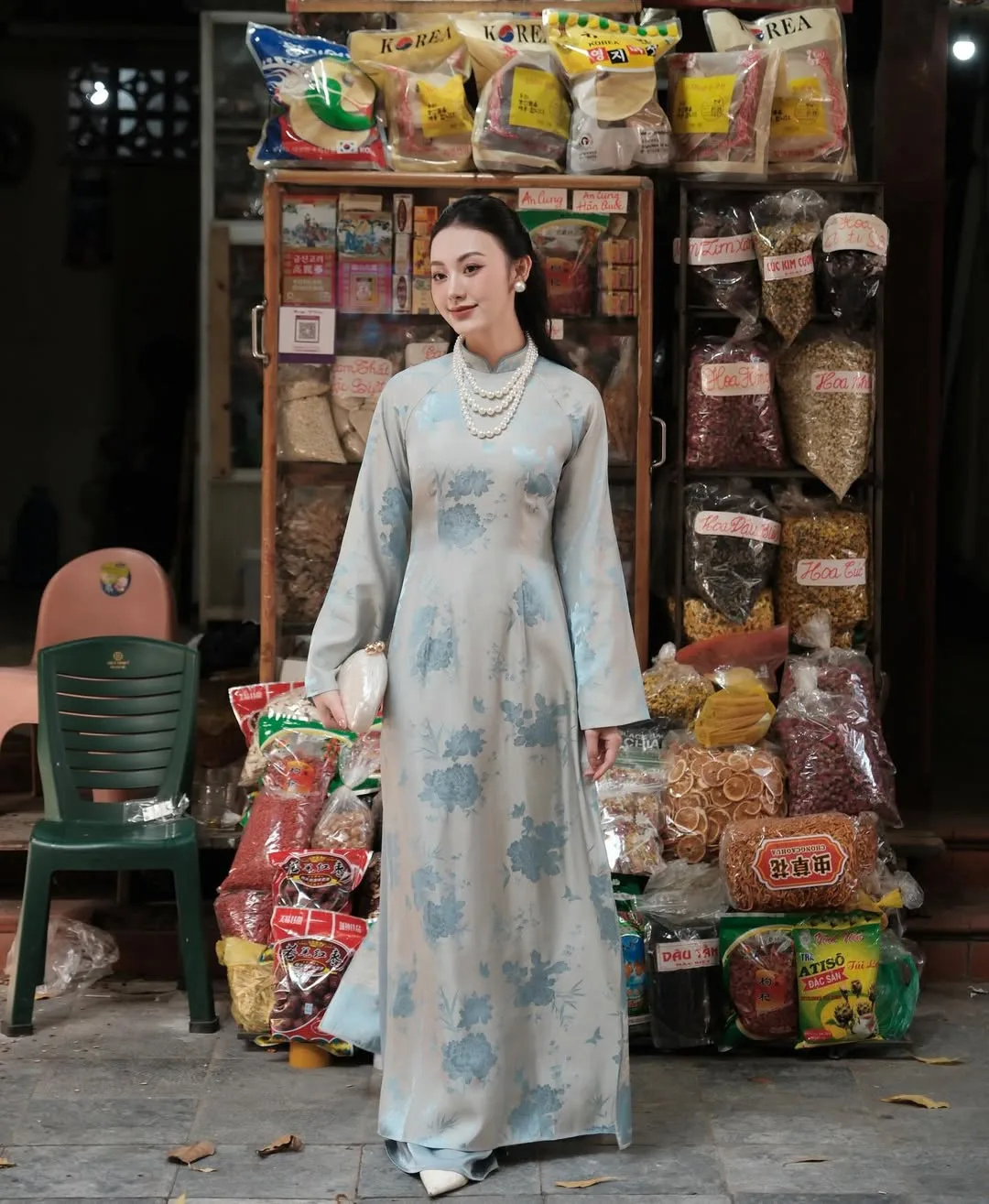 Áo dài hoa mang đến vẻ đẹp cổ điển cho những cô nàng yêu nét đẹp truyền thống của phụ nữ Việt.