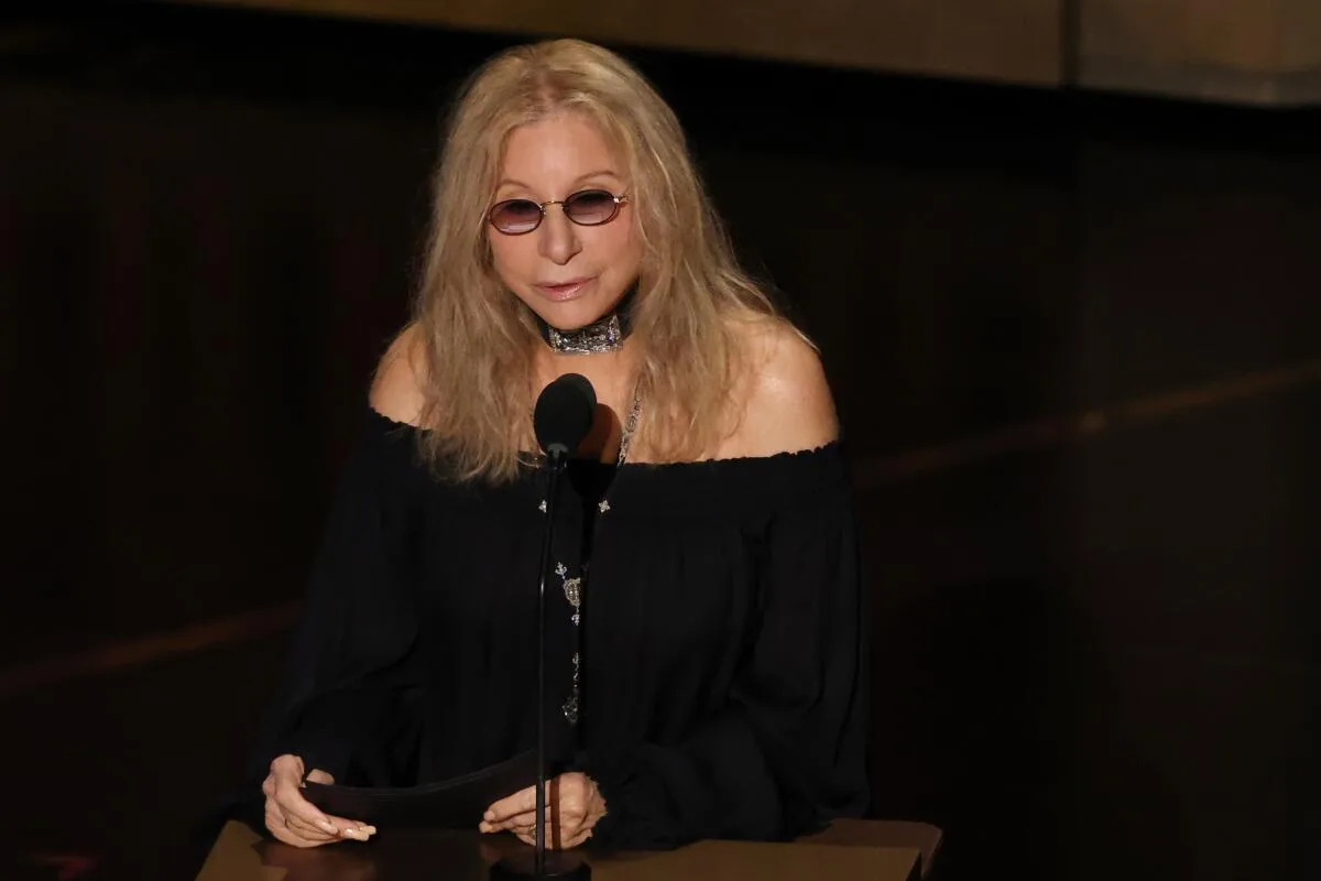nghệ sĩ Barbra Streisand trên sân khấu Oscar 2026