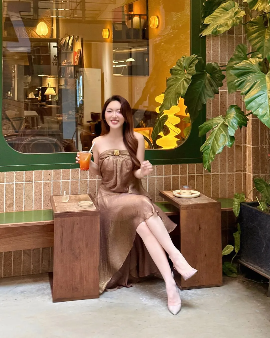 Chloe Nguyễn diện bản phối màu nâu