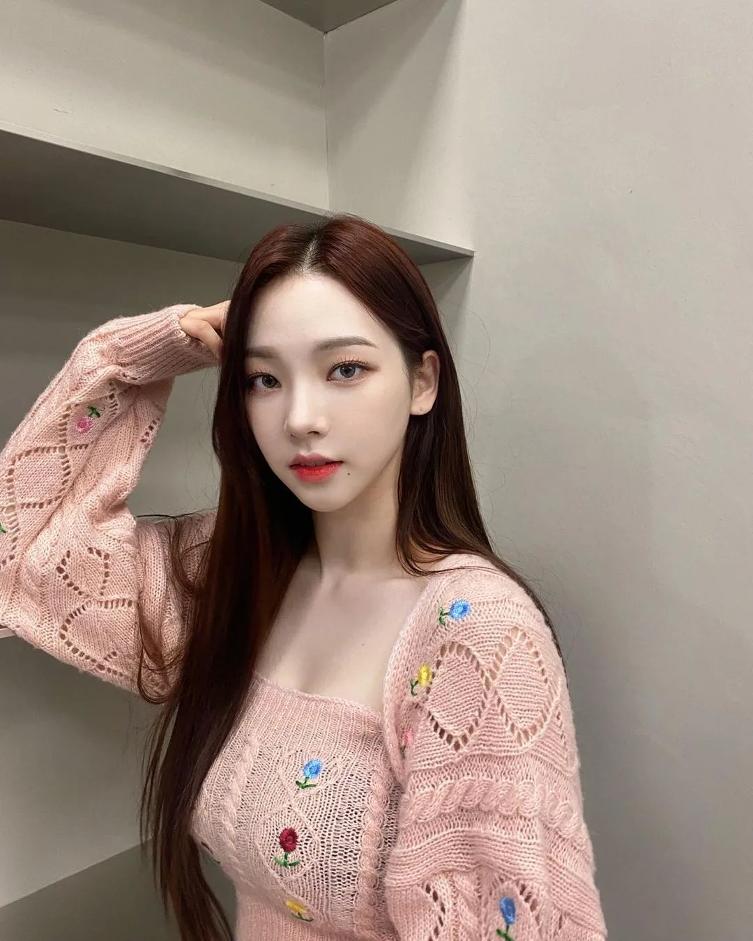 aespa karina cardigan hồng