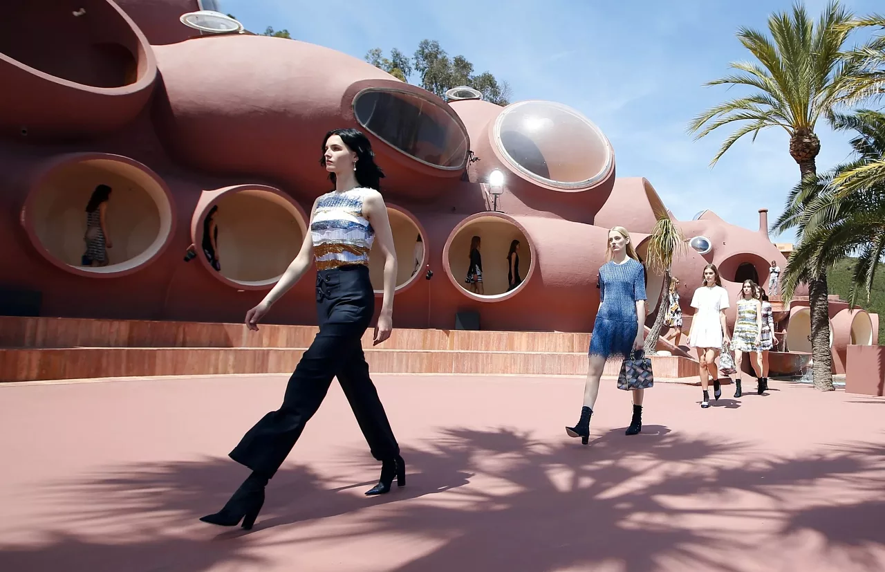 dior tổ chức show tại Le Palais Bulles