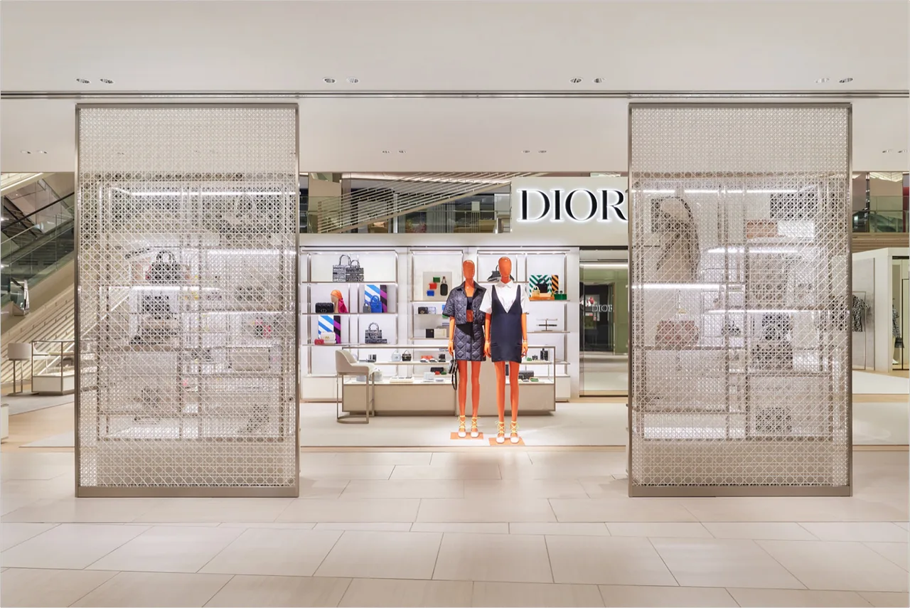 thời trang cửa hàng dior tại Nhật thời trang cửa hàng dior tại Nhật