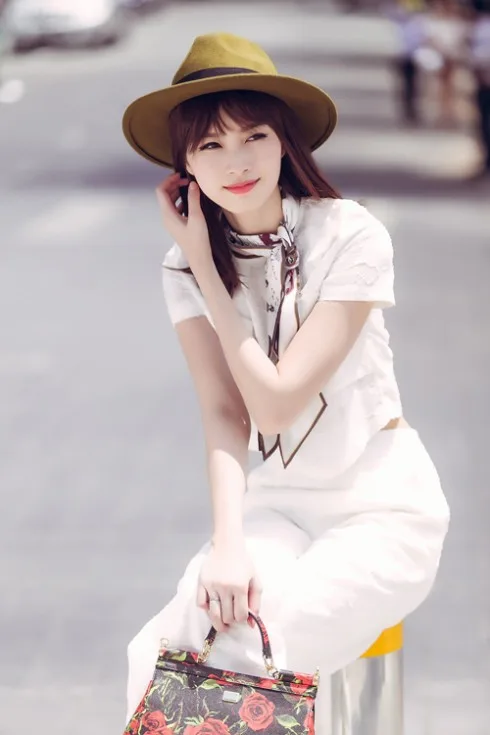 Phong cach thoi trang Dang Thu Thao 09