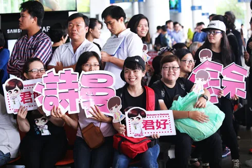 Đông đảo fan hâm mộ đón Xa Thi Mạn