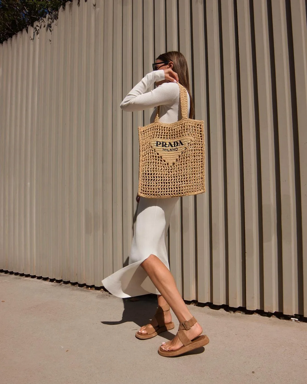 túi tote lưới thời trang prada