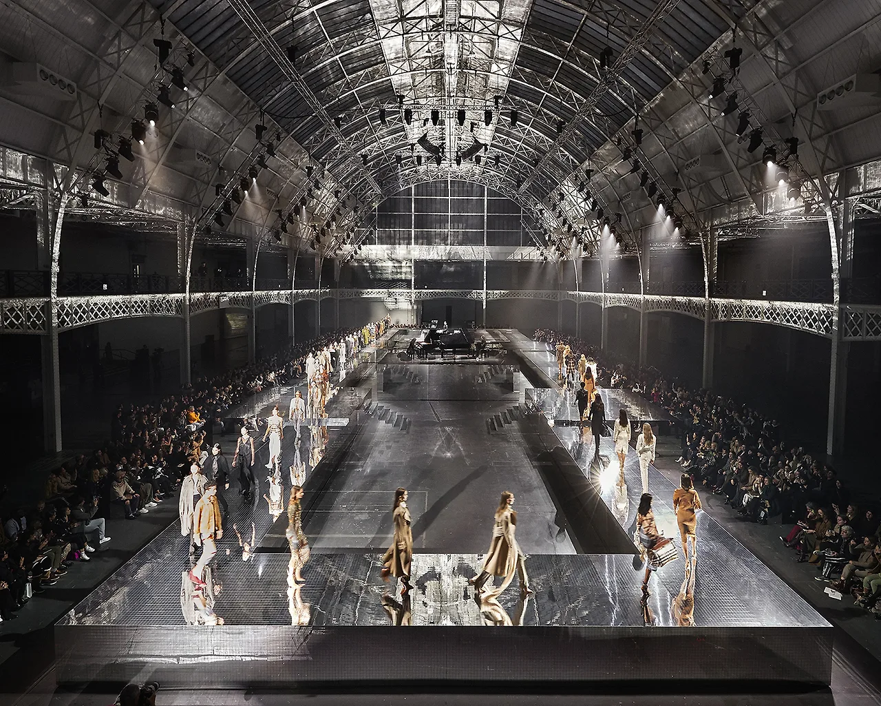sàn diễn burberry thu đông 2020 tuần lễ thời trang london