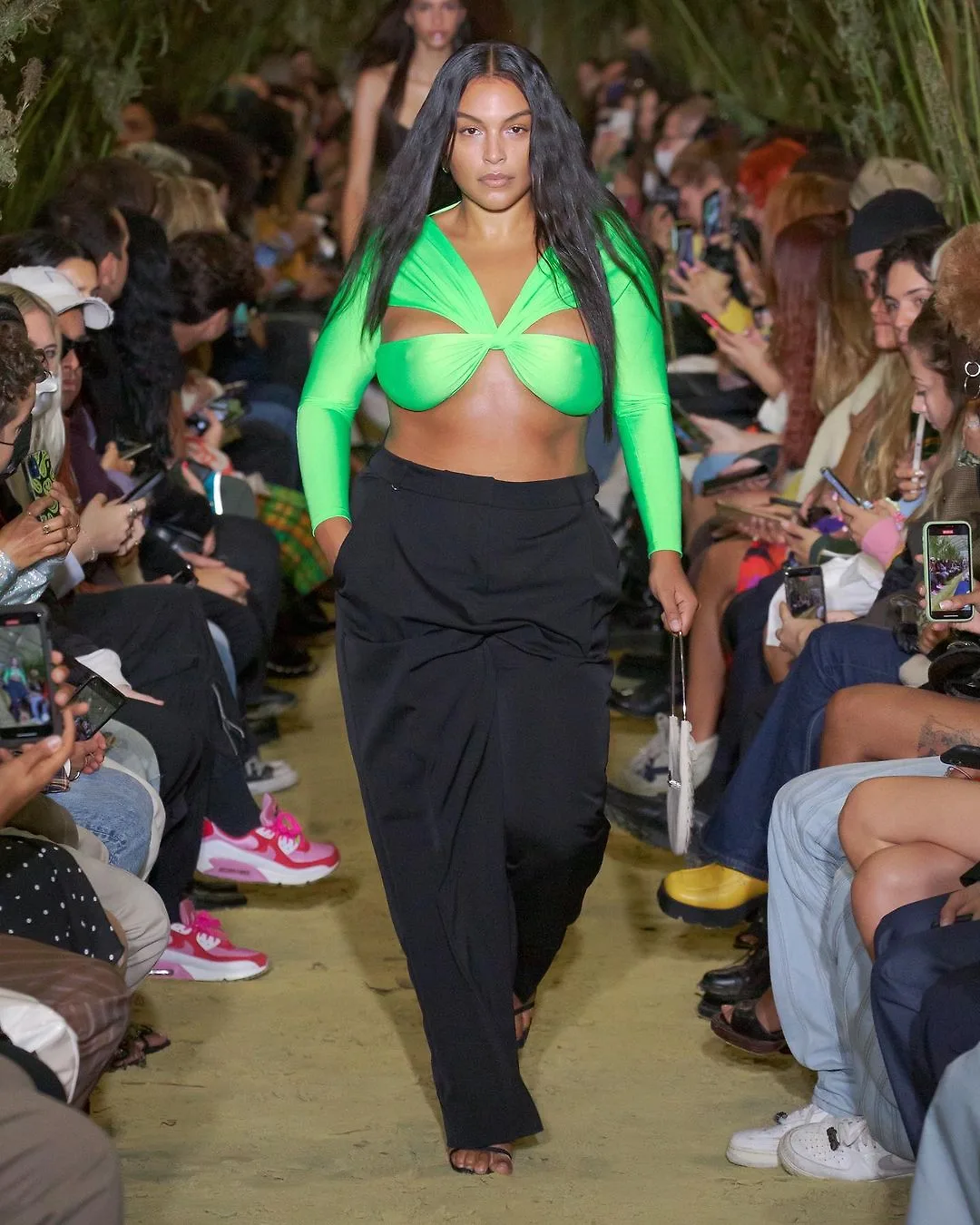 croptop thương hiệu coperni