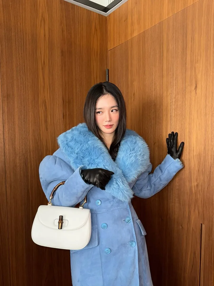 Park Gyu Young diện áo choàng tại sự kiện của Gucci