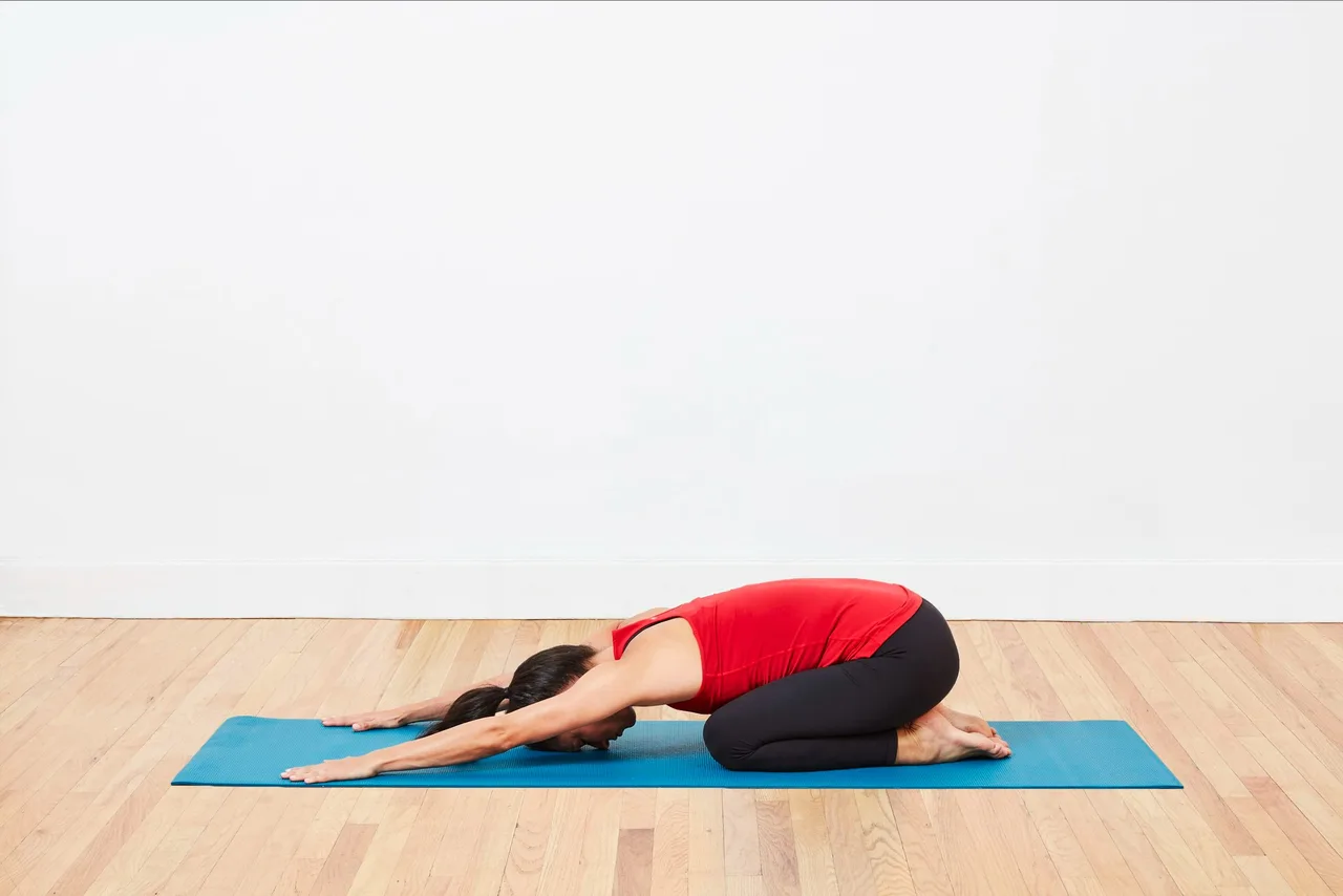 tư thế yoga em bé cải thiện tâm trạng