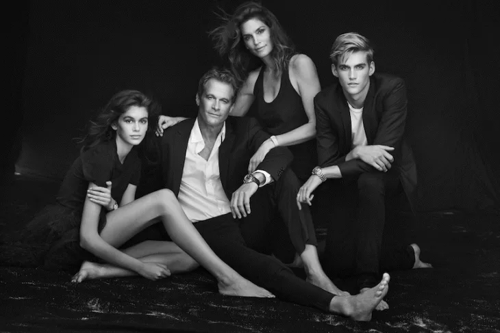 Những điều cần biết về cuộc sống của con gái Cindy Crawford, Kaia Gerber- ELLE Việt Nam