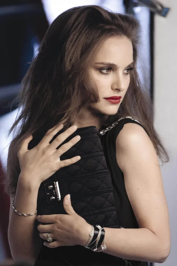 Hình ảnh quảng cáo Rouge Dior của Natalie Portman.