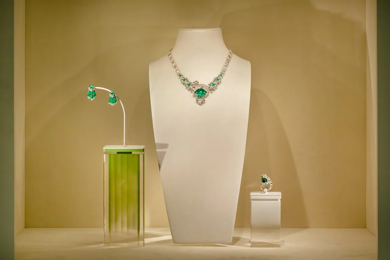 Ảnh chụp chiếc vòng cổ thuộc BST BDM Cartier
