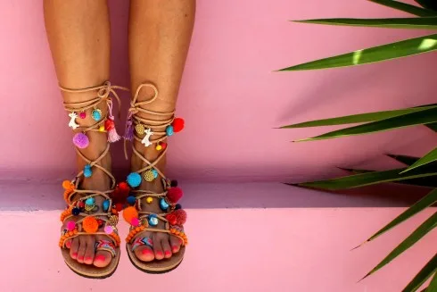 Phong cách thời trang boho chic qua sandal