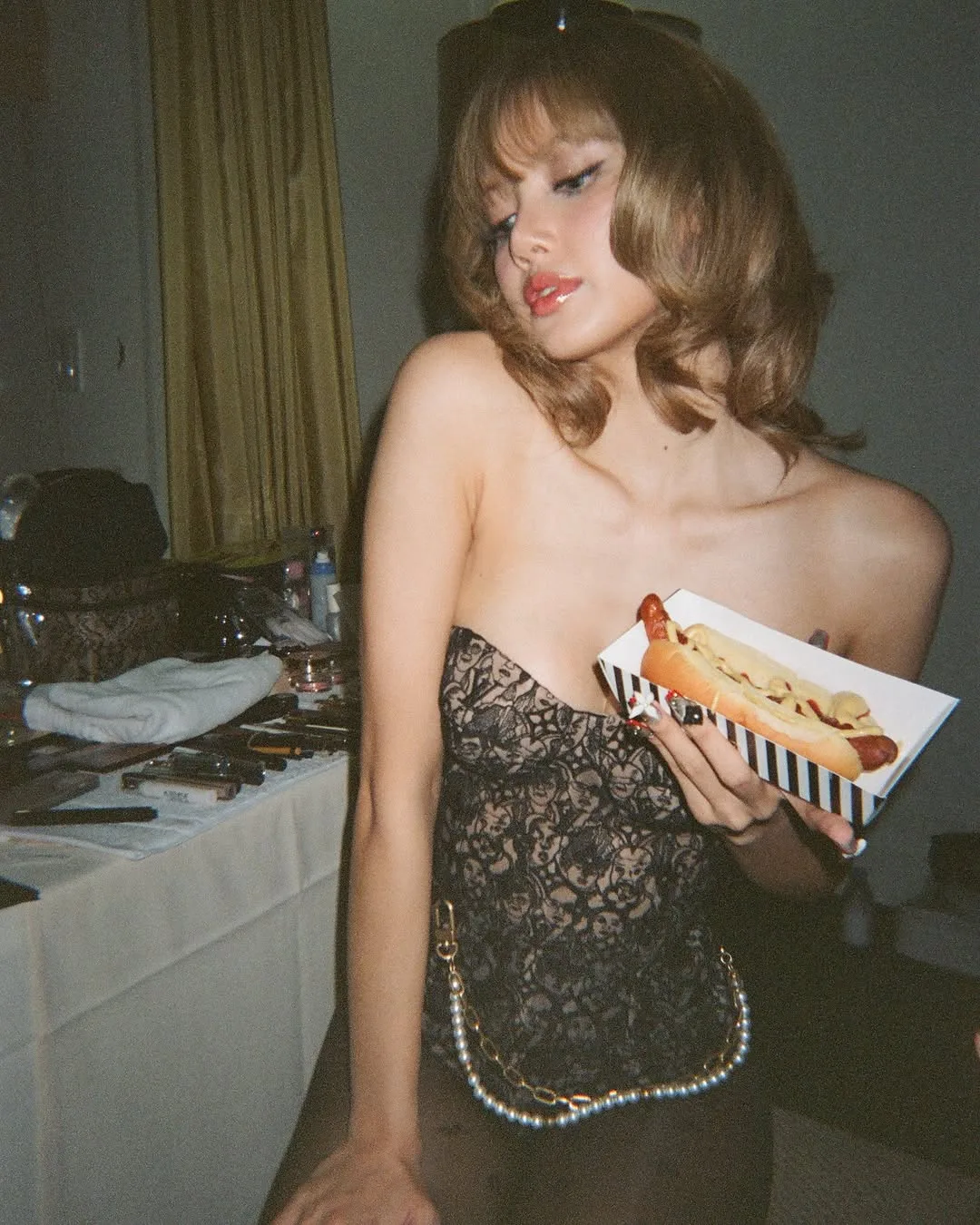 lalalalisa_m thắt lưng ngọc trai