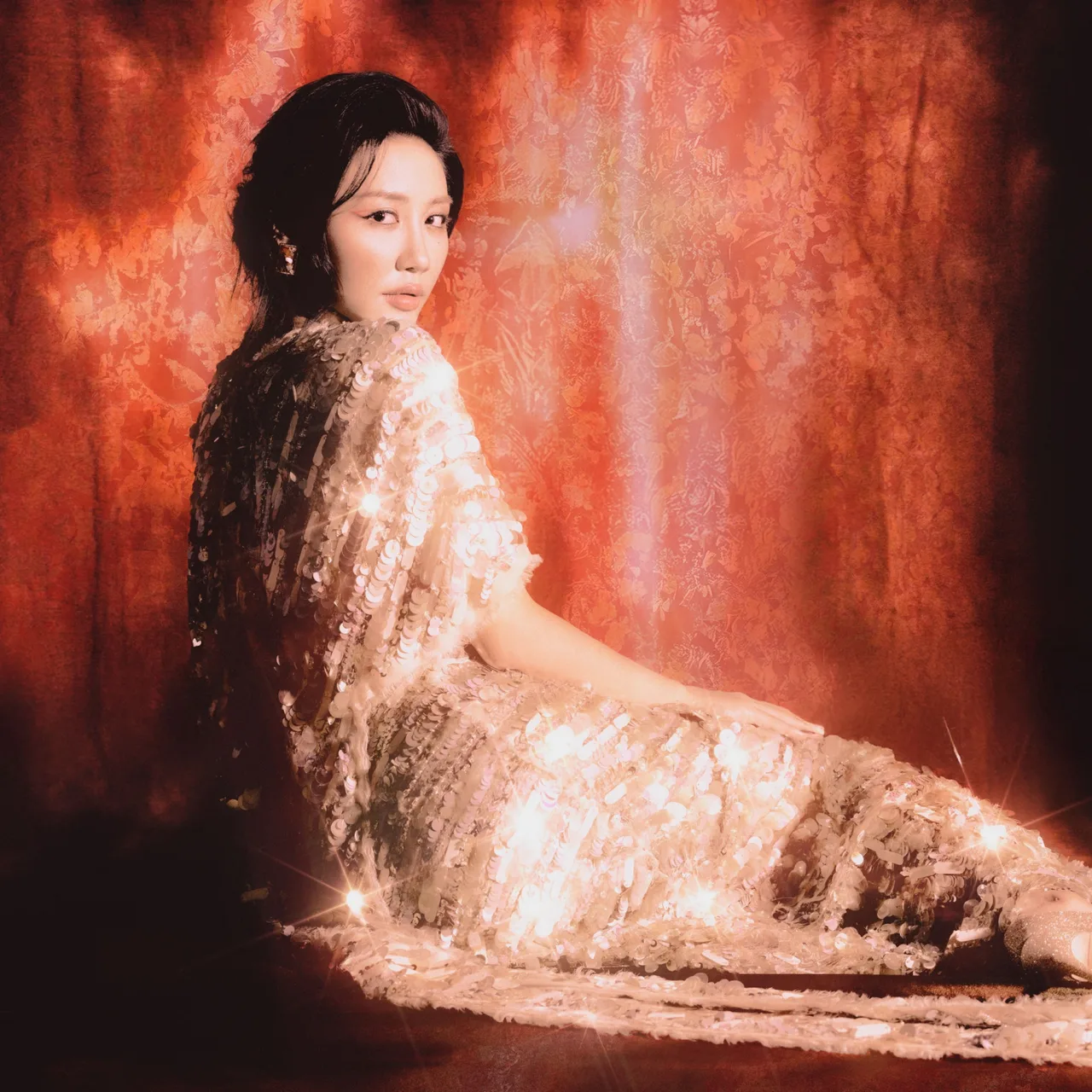 Album Giai Nhân chào đón những màn hợp tác đặc biệt của Văn Mai Hương với nhiều nghệ sĩ.